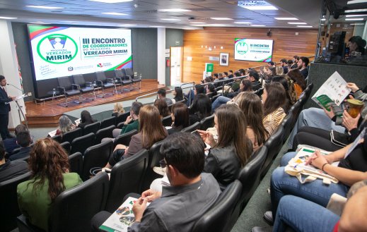Câmara de Blumenau participa de encontro estadual de coordenadores do Programa Vereador Mirim