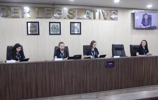Vereadores mirins discutem segurança, mobilidade e questões sociais em sessão