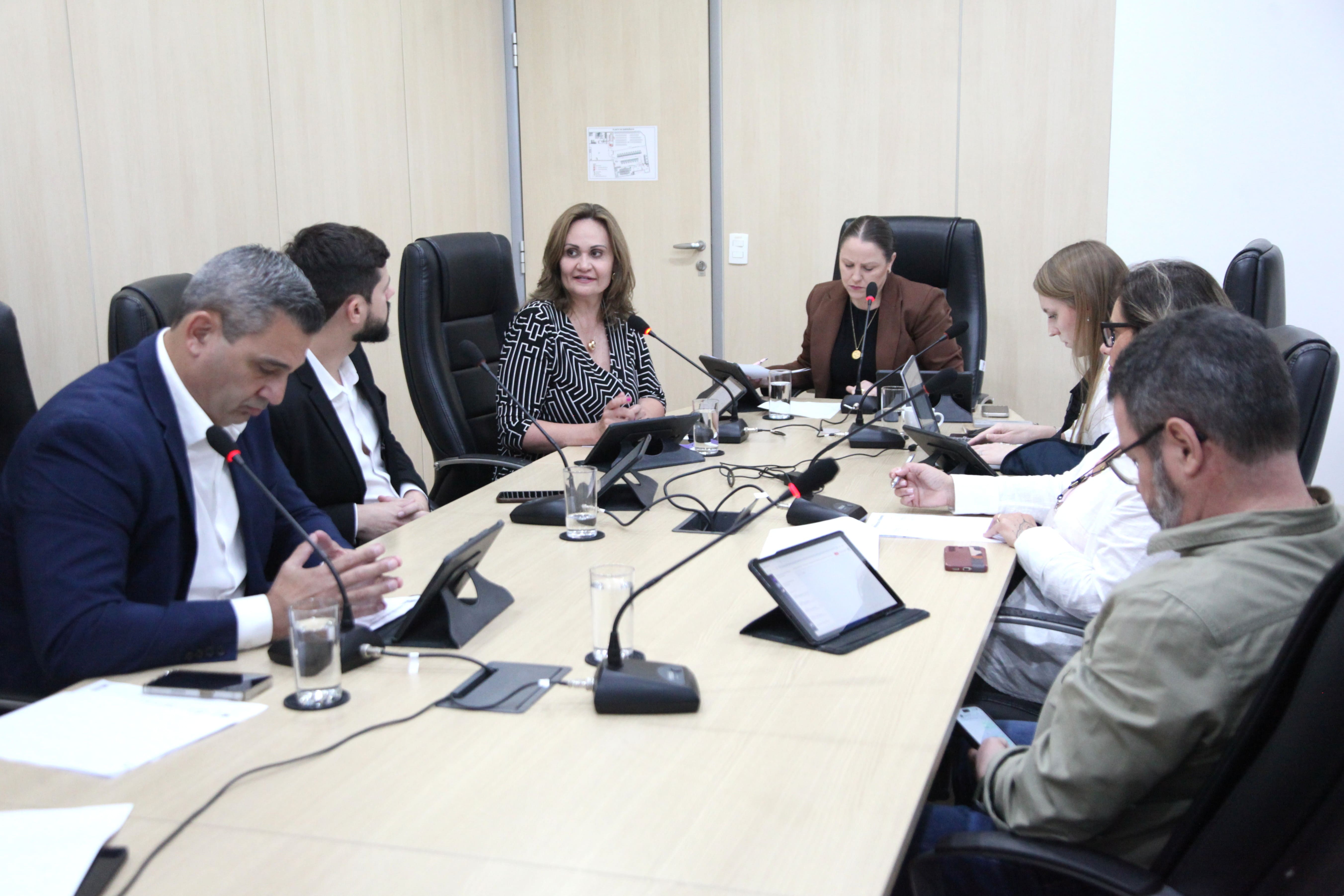 Três projetos e emenda passam pela CCJ e Comissão de Finanças nesta terça-feira