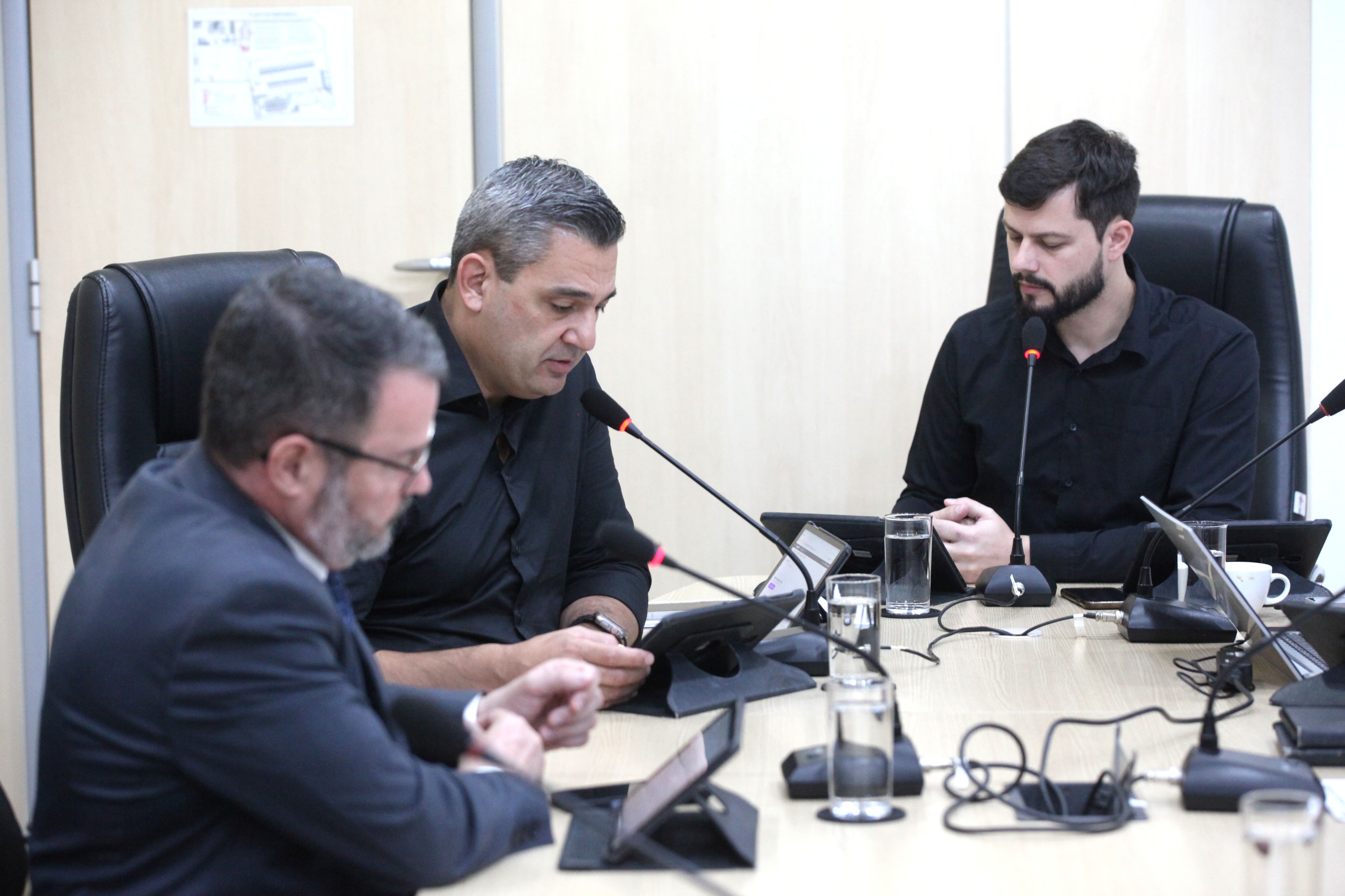 Sete projetos de lei e duas emendas passam pela CCJ e Comissão de Finanças