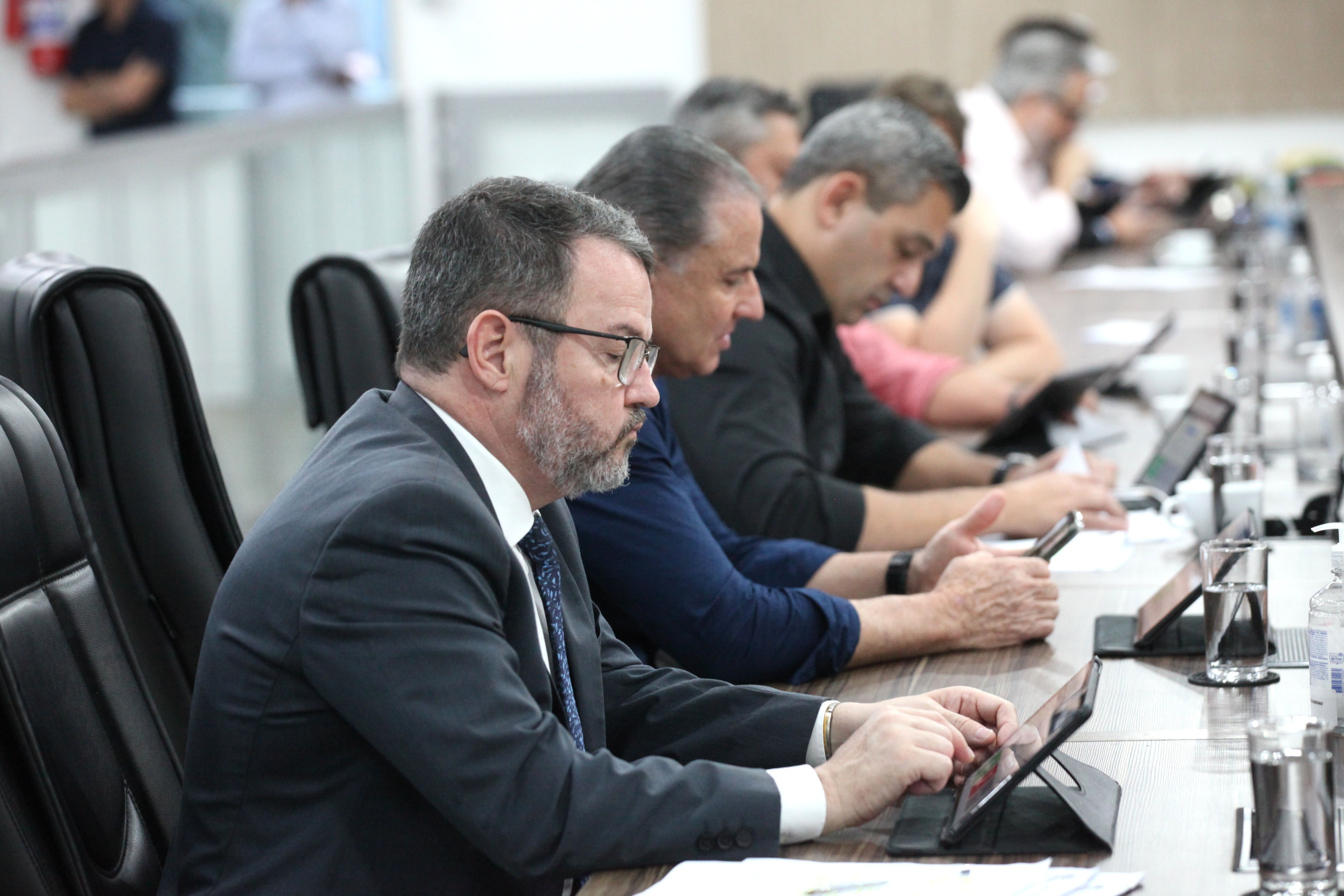 Confira a lista com todos os projetos e proposições aprovados na sessão desta terça-feira (27)